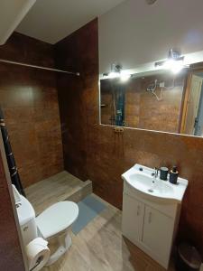 Koupelna v ubytování Dormowo 34 Apartamenty nad jeziorem + 16 fotografií
