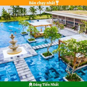una foto della piscina di un hotel di The Victoria Resort Sam Son a Sầm Sơn