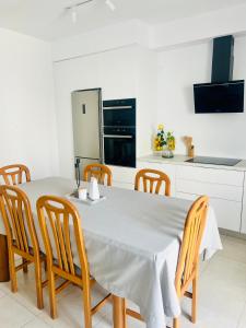 Η κουζίνα ή μικρή κουζίνα στο Kyra's Central Flat +4 φωτογραφίες