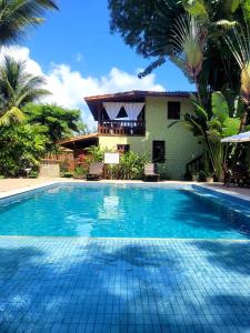 The swimming pool at or close to Residencial Maria Pitanga