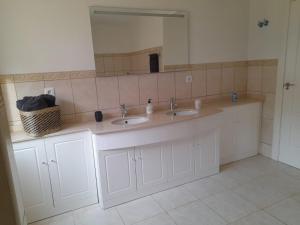 Kopalnica v nastanitvi Beautiful apartment Enjoy, with a shared pool