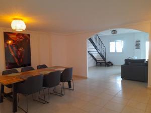 Predel za sedenje v nastanitvi Beautiful apartment Enjoy, with a shared pool
