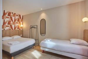 Postel nebo postele na pokoji v ubytování Merryl Hotel