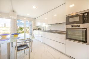 Kuchyň nebo kuchyňský kout v ubytování GuestReady - Parede Residence near the beaches