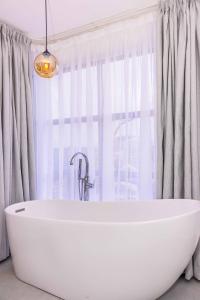 Bagno di Tufaha Resort