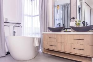 Bagno di Tufaha Resort