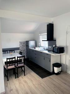 Fotografie z fotogalerie ubytování APARTMANI GOGA s grijanim bazenom v destinaci Dobropoljana