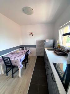 Fotografie z fotogalerie ubytování APARTMANI GOGA s grijanim bazenom v destinaci Dobropoljana