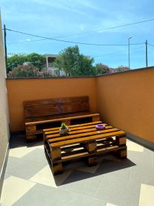 Fotografie z fotogalerie ubytování APARTMANI GOGA s grijanim bazenom v destinaci Dobropoljana