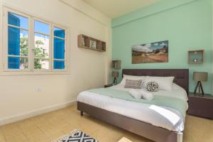 a bedroom with a bed and a window at Mikaella's Cozy 1-BR with 24-7 Electricity in Beirut