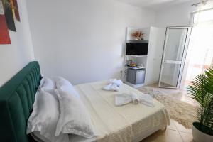 Postel nebo postele na pokoji v ubytování Berat Central Studio