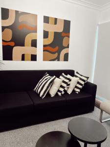 Un lugar para sentarse en Gladstone Gem 9 - Suva CBD 2 Bedroom Apartment
