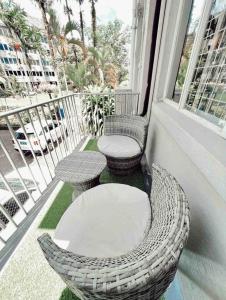 Un balcón o terraza en Gladstone Gem 9 - Suva CBD 2 Bedroom Apartment