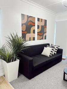 Un lugar para sentarse en Gladstone Gem 9 - Suva CBD 2 Bedroom Apartment
