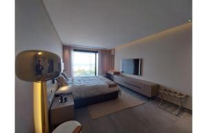 Postel nebo postele na pokoji v ubytování Serviced apartment, North coast