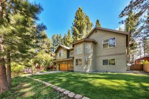 a home in the woods with a yard at Cubby Bear at Heavenly Tahoe - Pets in South Lake Tahoe