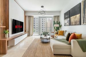 Et tv og/eller underholdning på GuestReady - Lux home with sea view balcony + 46 billeder