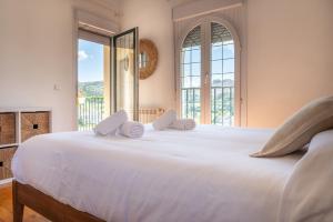 A bed or beds in a room at Fidalsa Majestic Még 34 kép