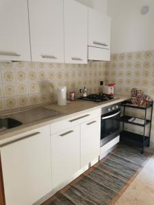 Køkken eller tekøkken på Cenerina Home Due Mari