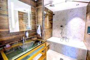 a bathroom with a sink and a shower at Stylish place-Amazing Views-3 main lifts, Apt design- vue splendide-3 Telecabines in Samoëns
