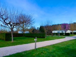 Zahrada ubytování Camping Familial paisible avec piscine, mobil home , chalet, Studio & emplacement nue
