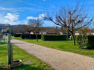 Zahrada ubytování Camping Familial paisible avec piscine, mobil home , chalet, Studio & emplacement nue