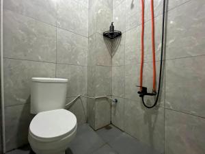 Koupelna v ubytování Urbanview De Path House Syariah Boyolali