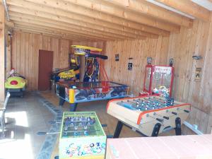 Herní místnost v ubytování Chez Cédric et Vivi mobil home 6 pers