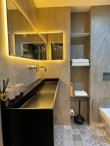 Bathroom sa Luxury Studio - Manchester City Centre