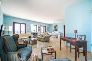 Гостиная зона в Villa Rosa sul mare