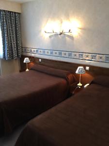 Postel nebo postele na pokoji v ubytování Hotel Saint-Aignan