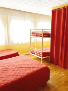Postel nebo postele na pokoji v ubytování Hotel Saint-Aignan