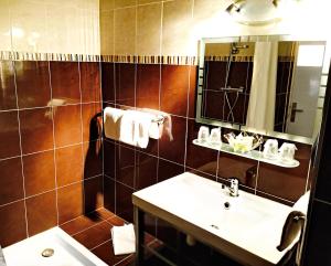 Koupelna v ubytování Hotel Saint-Aignan
