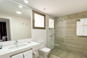 Apartamentos Cordial Magec Taurito的一间浴室