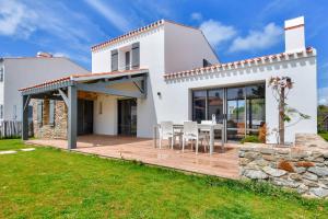 Το κτήριο όπου στεγάζεται  η παραθεριστική κατοικία