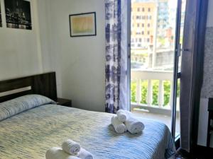 Un ou plusieurs lits dans un hébergement de l'établissement Affittacamere House LeoMar di Sara