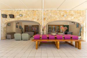 A seating area at Villa Morenanoemi - private pool