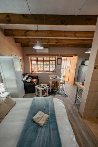 Postel nebo postele na pokoji v ubytování Dassenheuwel Farm Stay Cottages