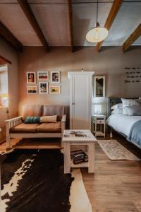 Postel nebo postele na pokoji v ubytování Dassenheuwel Farm Stay Cottages