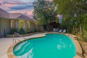 Kolam renang di atau dekat dengan Amazing Luxury 5 Bedrooms Home with Private Pool