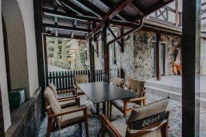 a dining room with a table and chairs at Villa Tom in Sinaia