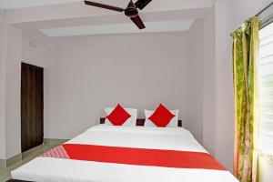 Postel nebo postele na pokoji v ubytování Hotel O Grand Eden