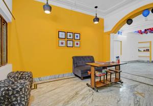 Posezení v ubytování Hotel O Grand Eden