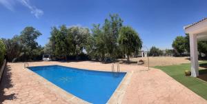 a swimming pool in the yard of a house at Villa Marichu. Piscina, BBQ y a 15 min Puy du Fou in Totanés +31 photos