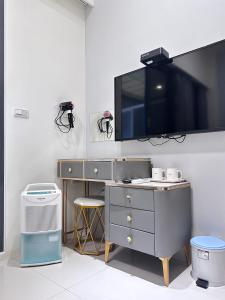 TV at/o entertainment center sa Yun B&B