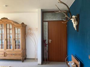 a room with a wooden door and a blue wall at Großzügige Wohnung mit Flair und Aussicht in Bad Bergzabern