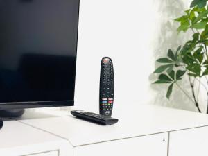 Televízia a/alebo spoločenská miestnosť v ubytovaní Le Cocon - 2 pièces centre Cannes - Terrasse
