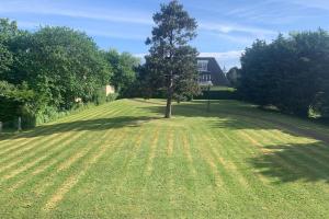 Zahrada ubytování Appartement avec balcon plein sud, bord de mer + 4 fotografie