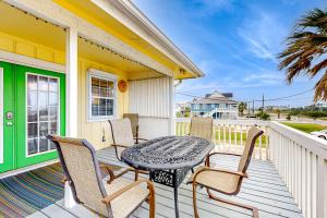 a patio with a table and chairs on a porch at A Pirate's Place in Rockport