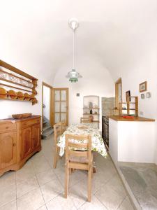 a kitchen with a table and chairs in a room at Tre Terre in Mulazzo